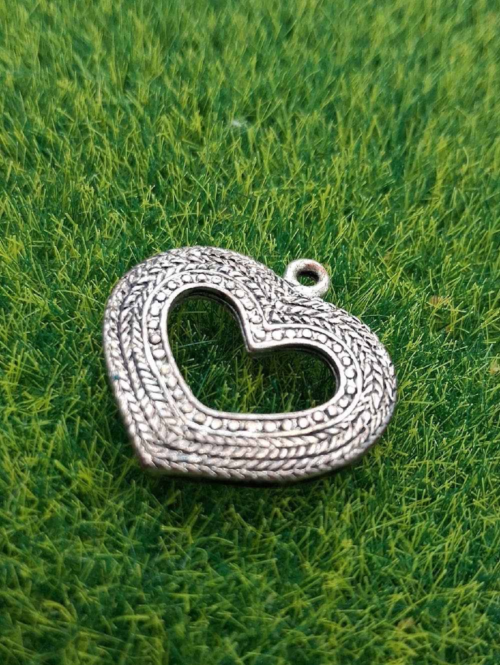 Silver Tone Heart Pendant Charm - Detailed Textured Design P423 - Picture 2 of 3